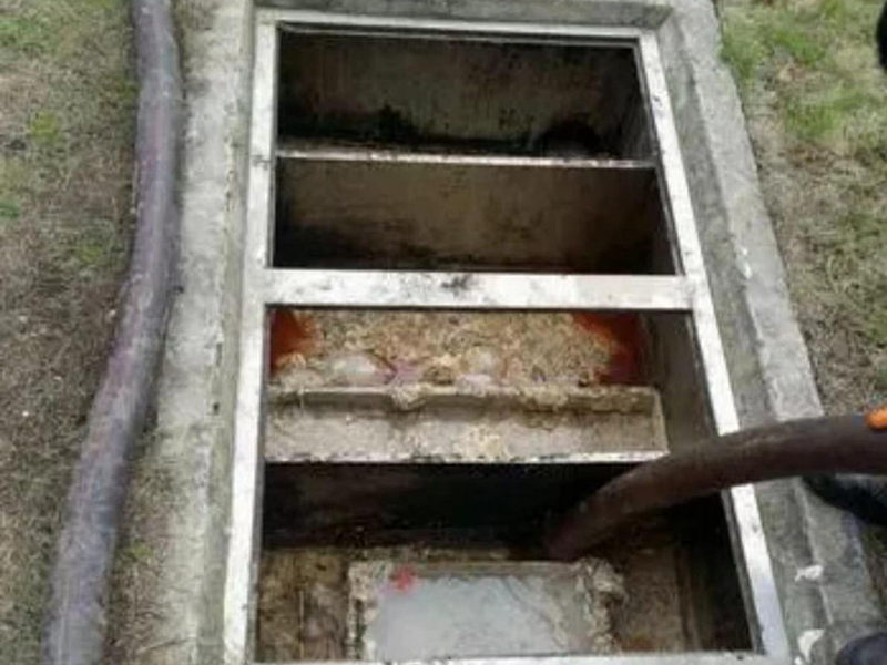 彭场镇隔油池清理