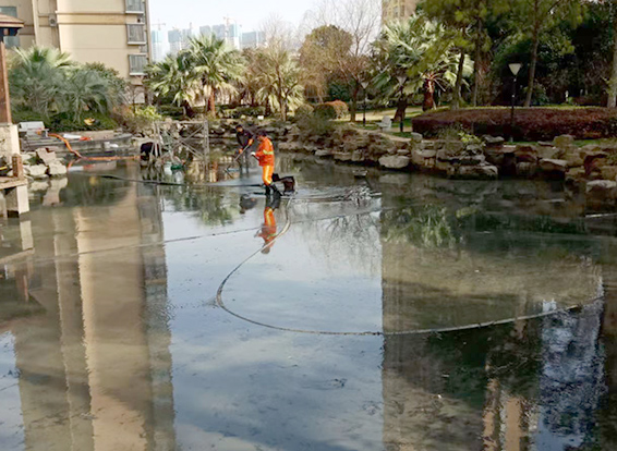 彭场镇景观池淤泥清理