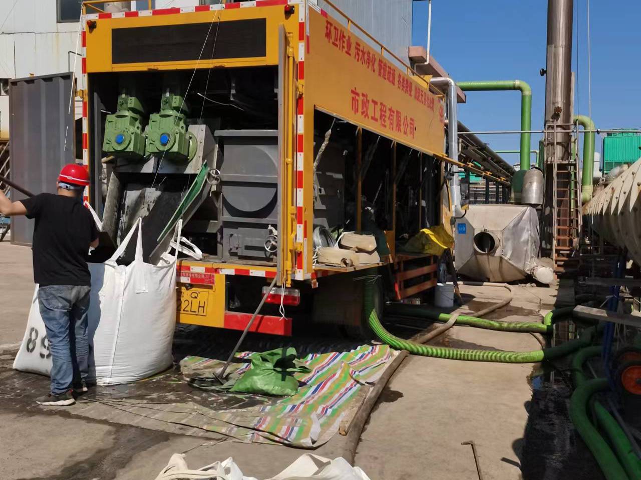 彭场镇淤泥压干处理